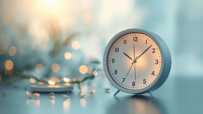 Horloge affichant 20h20, symbole de l'heure miroir et de la synchronicité spirituelle